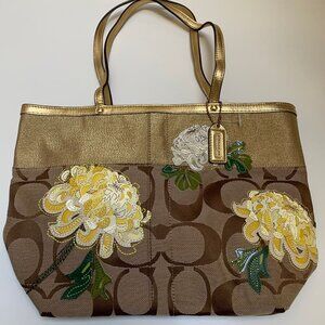 BNWT Vintage Coach Floral Embroidered Fabric and Leather Trim Tote